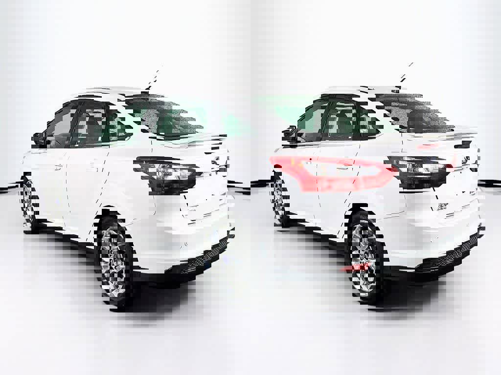 Used 2013 Ford Focus Titanium image 4