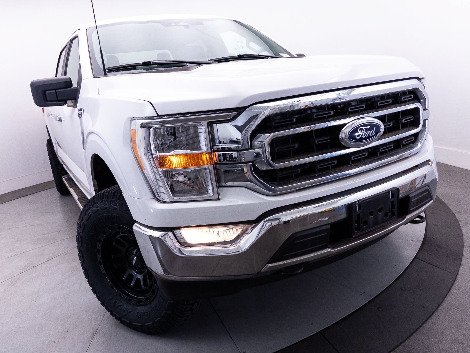 Used 2023 Ford F150 XLT w/ XTR Package AWD/4WD image 4