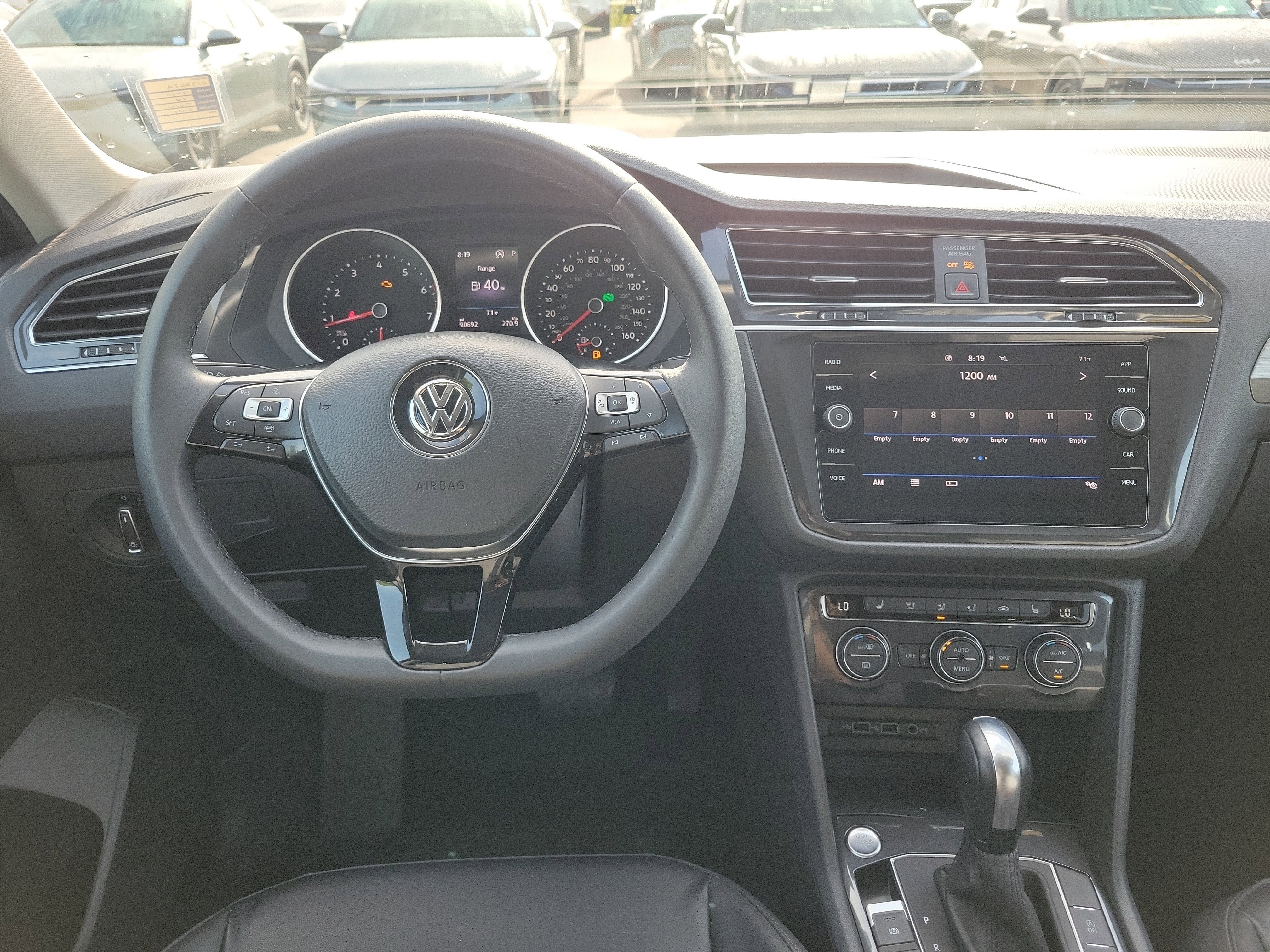 Used 2020 Volkswagen Tiguan SE image 18