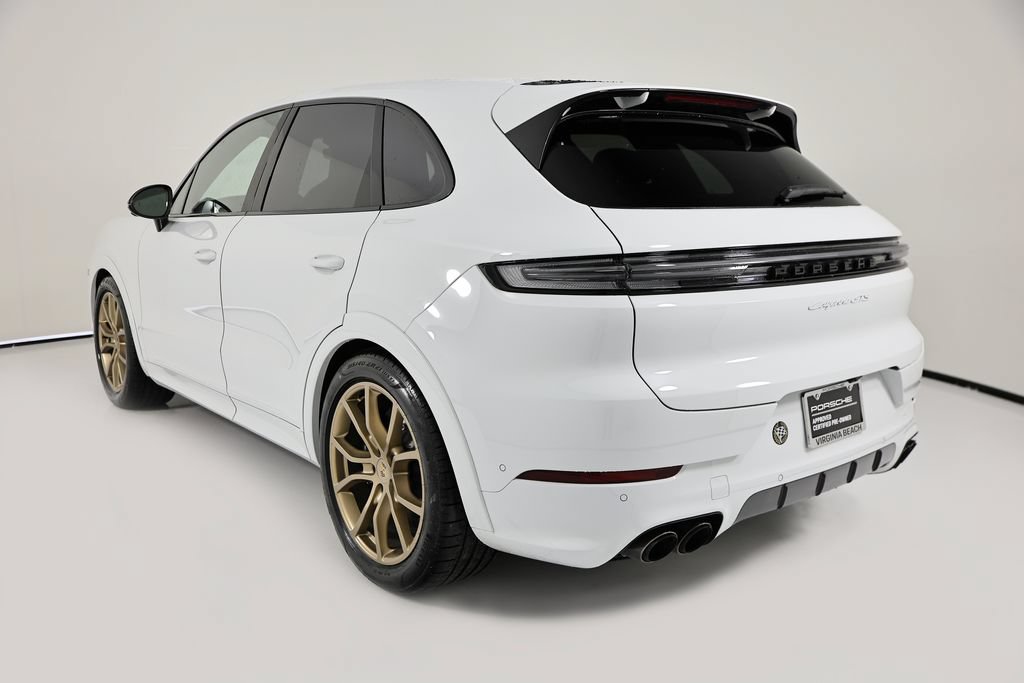Certified 2025 Porsche Cayenne GTS AWD/4WD image 3