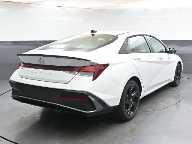 New 2026 Hyundai Elantra SEL Sport FWD image 5