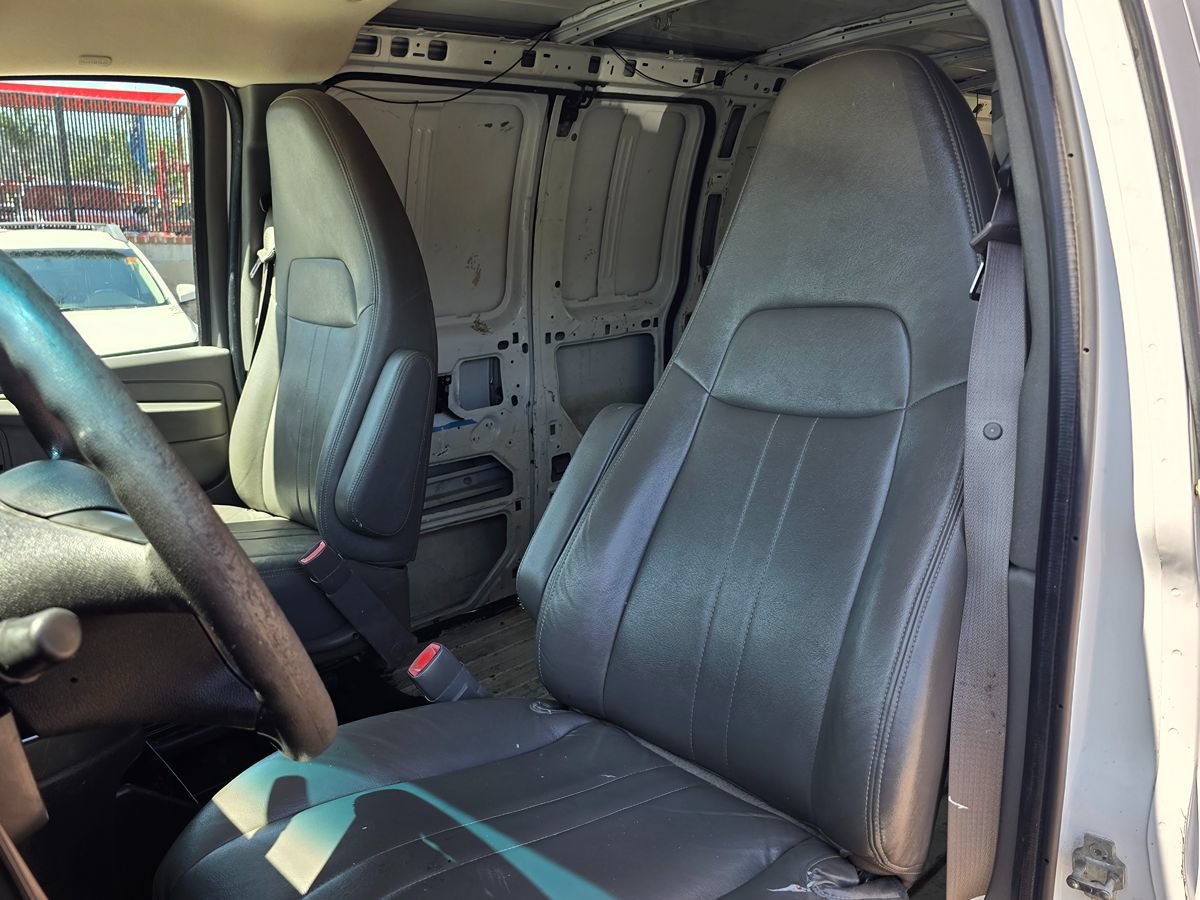 Used 2014 Chevrolet Express 2500 Extended RWD image 18
