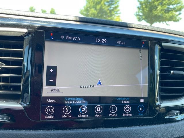 Used 2018 Chrysler Pacifica Touring w/ Tire & Wheel Group FWD image 8