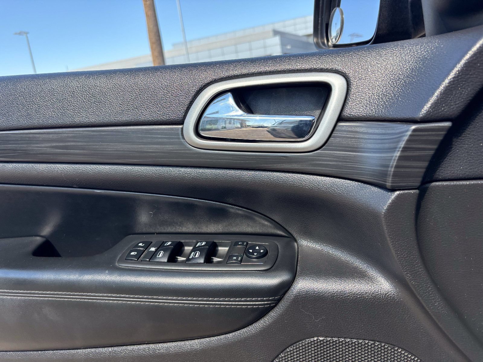 Used 2019 Jeep Grand Cherokee Altitude AWD/4WD image 22