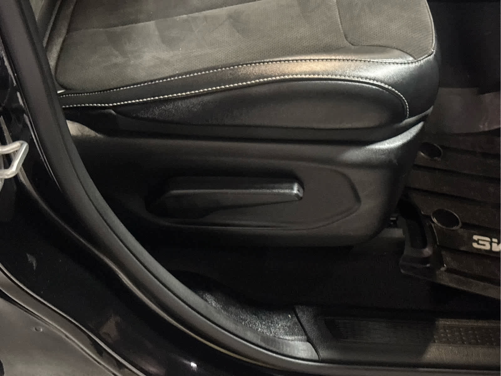 Used 2023 Jeep Grand Cherokee L Laredo image 35