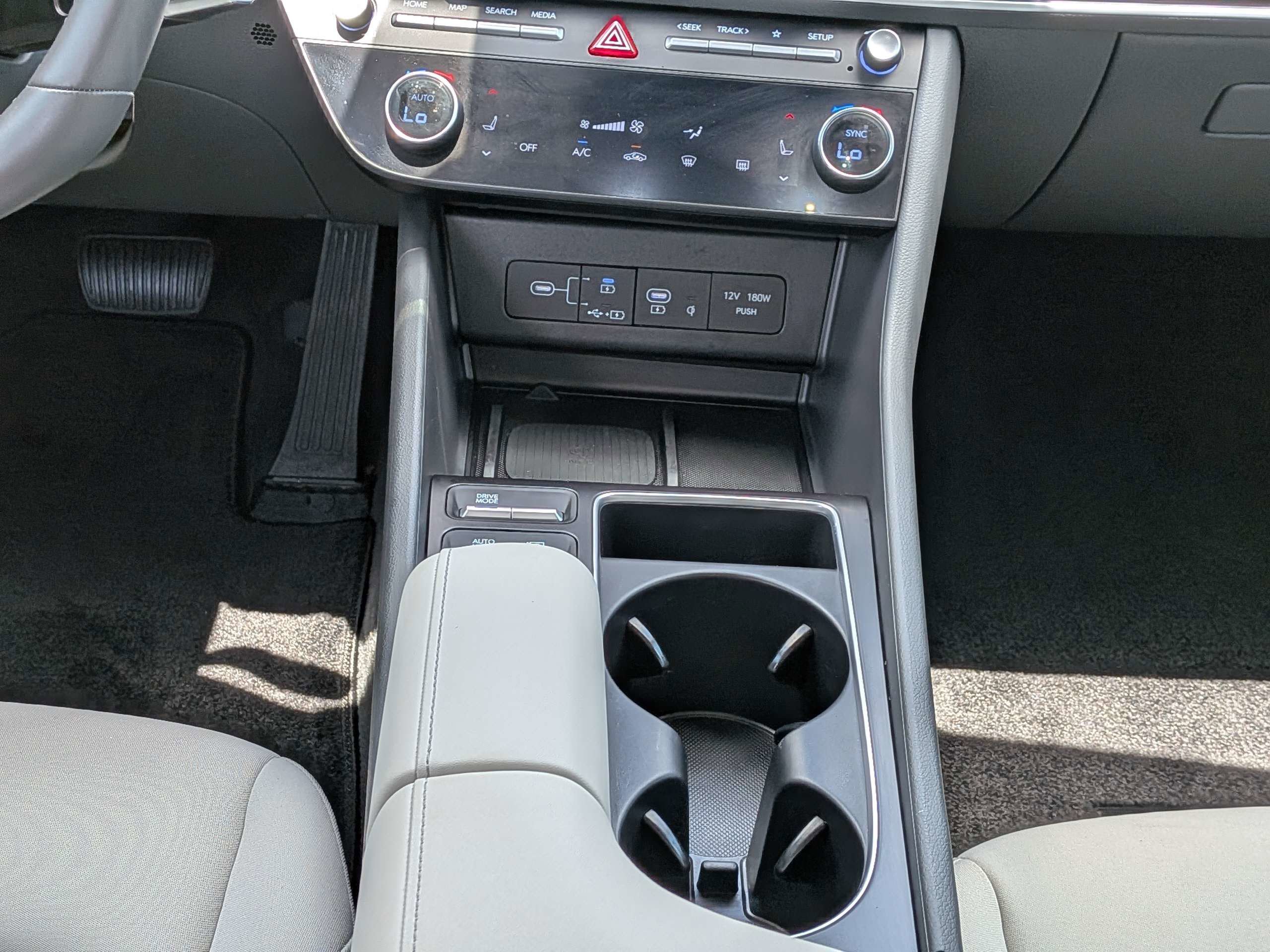 Certified 2024 Hyundai Sonata SEL w/ Convenience Package FWD image 18