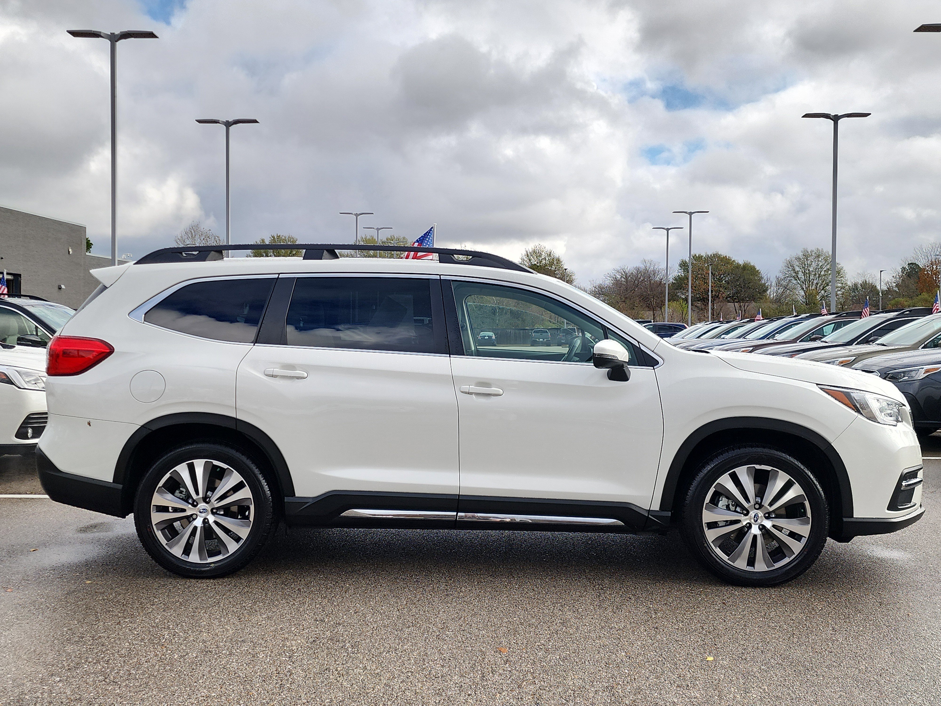 Used 2022 Subaru Ascent Limited w/ Technology Package image 2