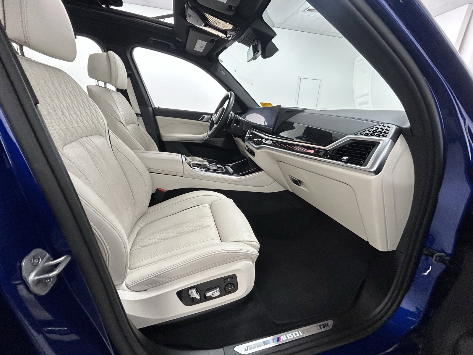 Used 2025 BMW X5 M60i image 42