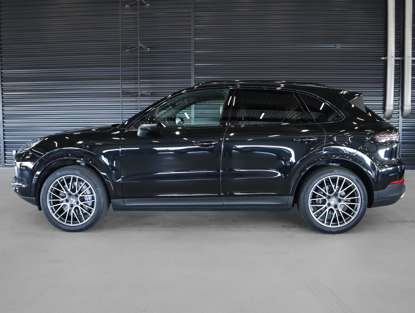 Certified 2023 Porsche Cayenne AWD/4WD image 2