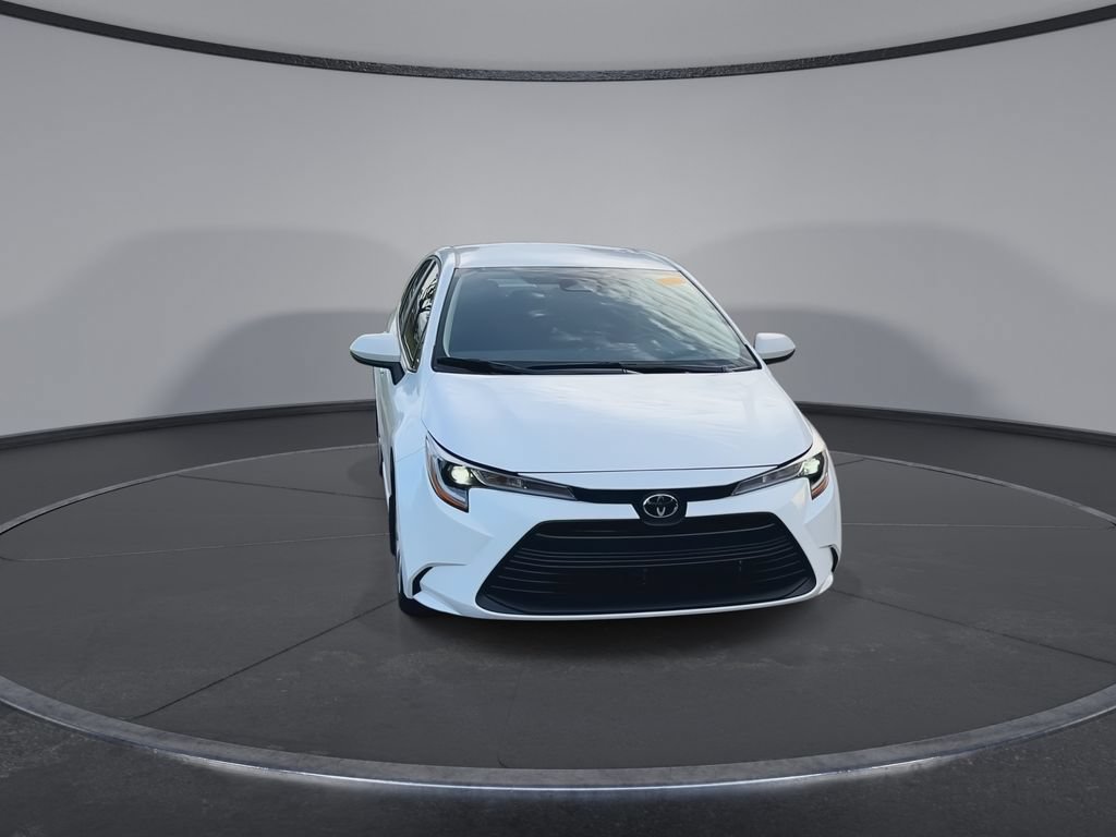Used 2026 Toyota Corolla LE FWD image 3