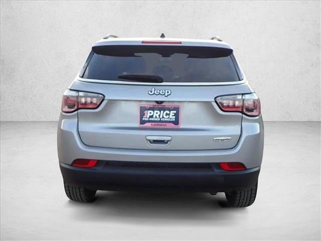 Used 2018 Jeep Compass Latitude w/ Popular Equipment Group FWD image 3