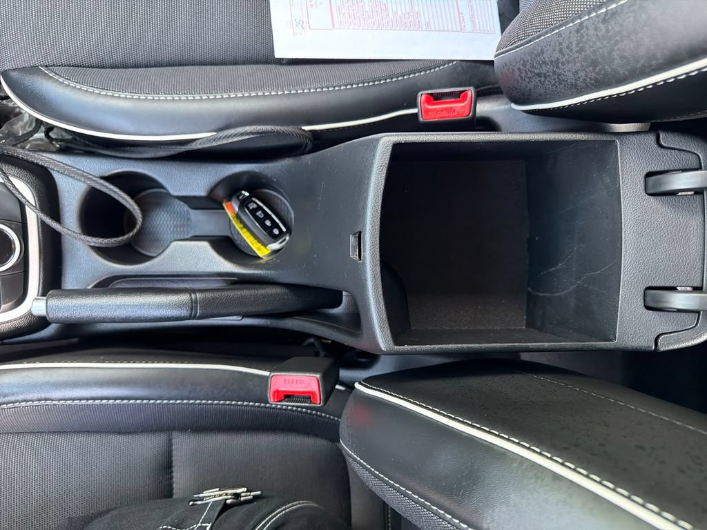 Used 2025 Hyundai Venue Limited FWD image 27
