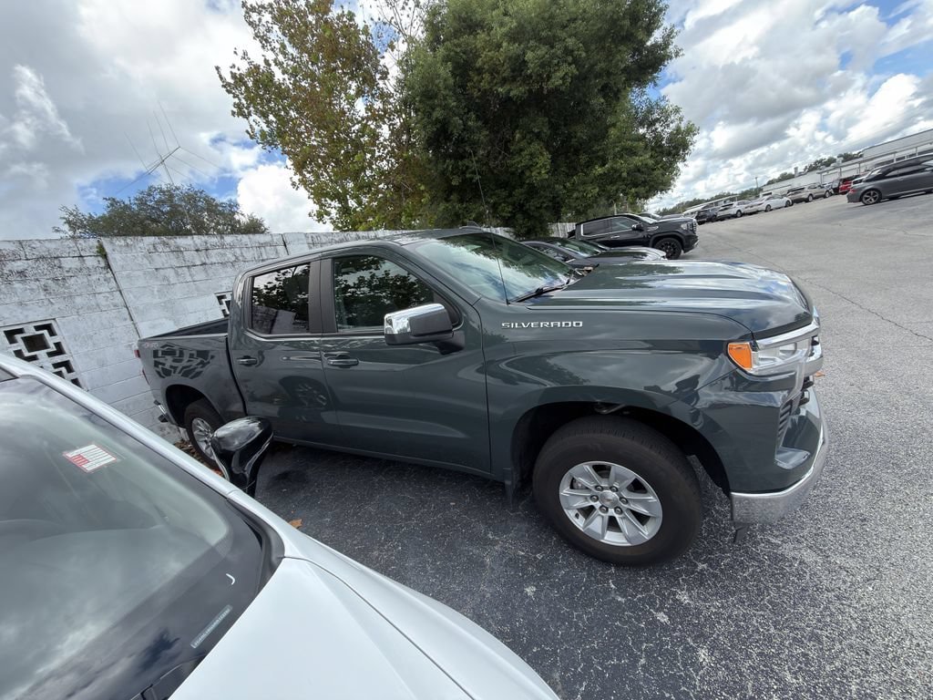 Used 2025 Chevrolet Silverado 1500 LT AWD/4WD image 3