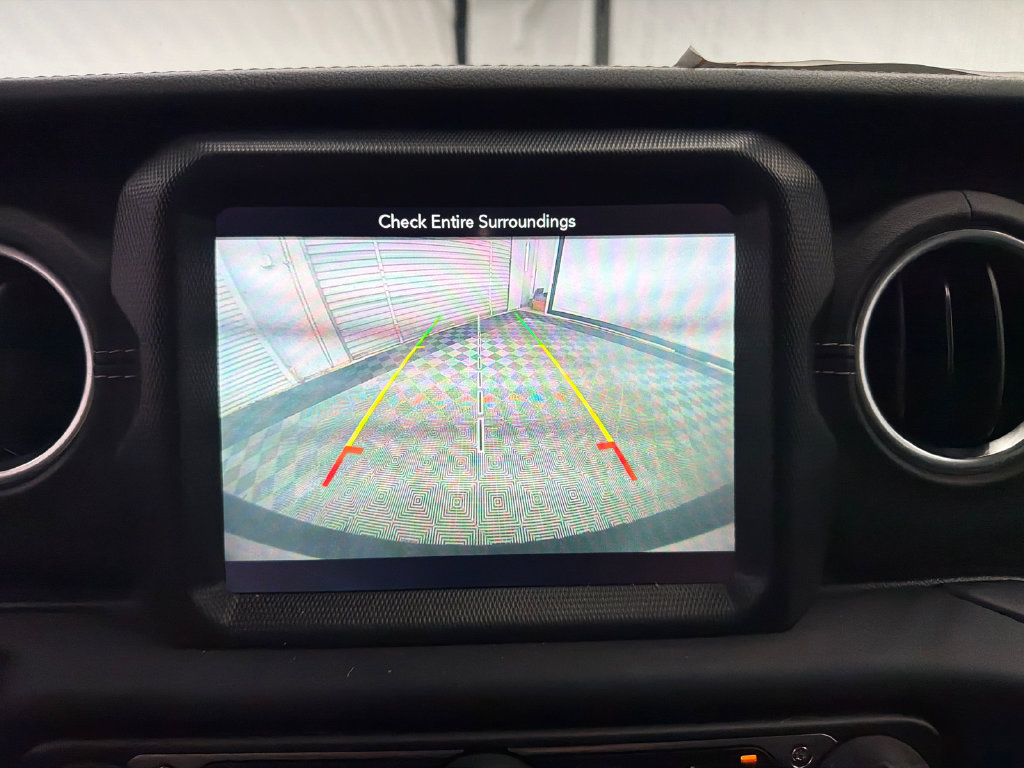 Used 2018 Jeep Wrangler Unlimited Sahara AWD/4WD image 29