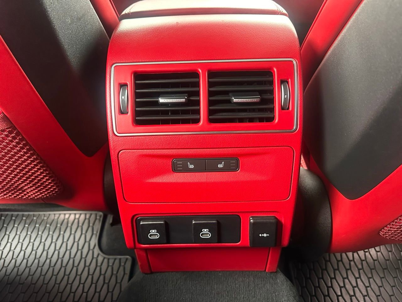 Used 2021 Jaguar F-PACE SVR image 20