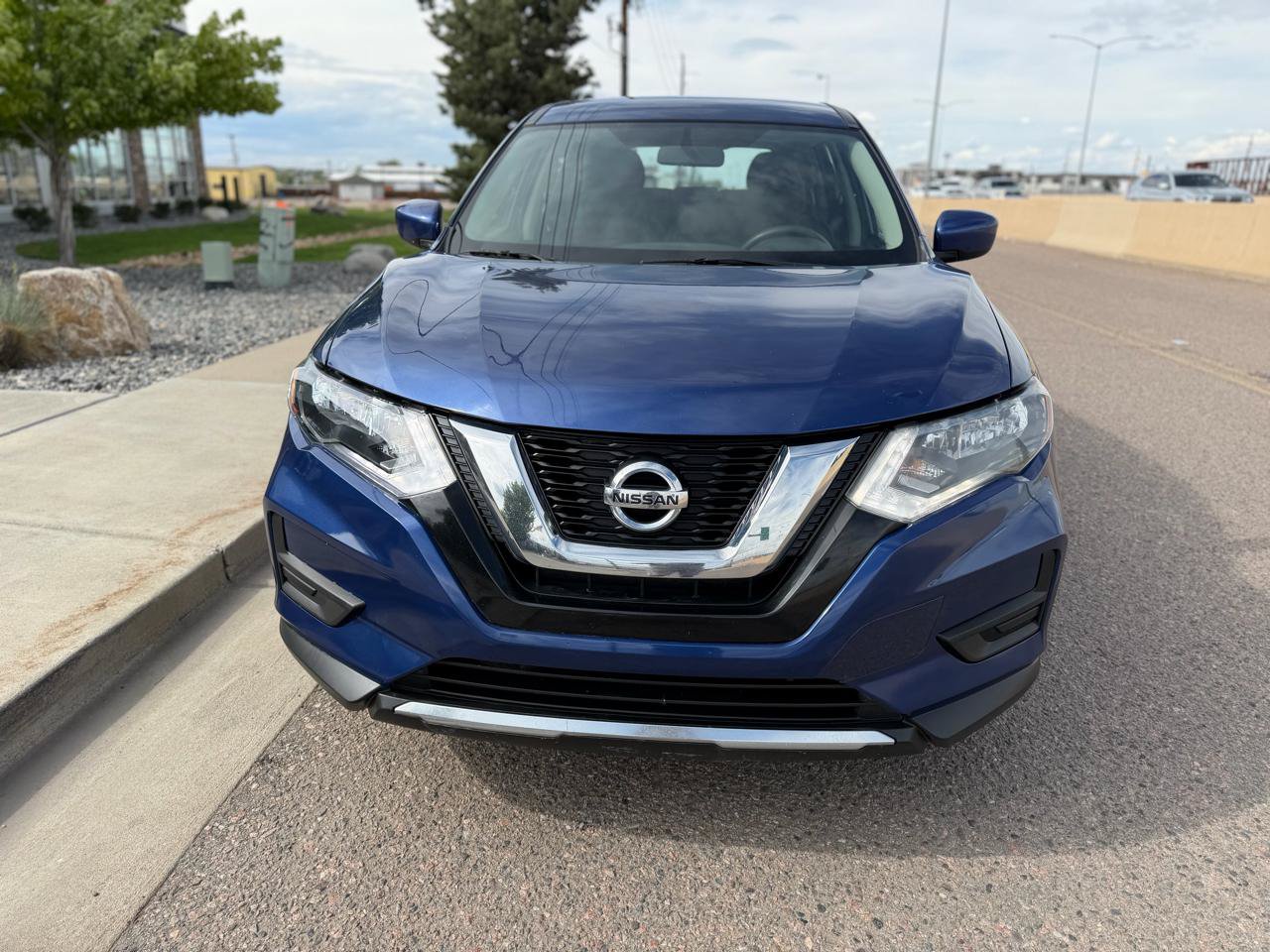 Used 2017 Nissan Rogue S AWD/4WD image 6