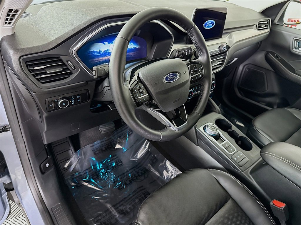 Used 2022 Ford Escape Titanium w/ Class II Trailer Tow Package image 19