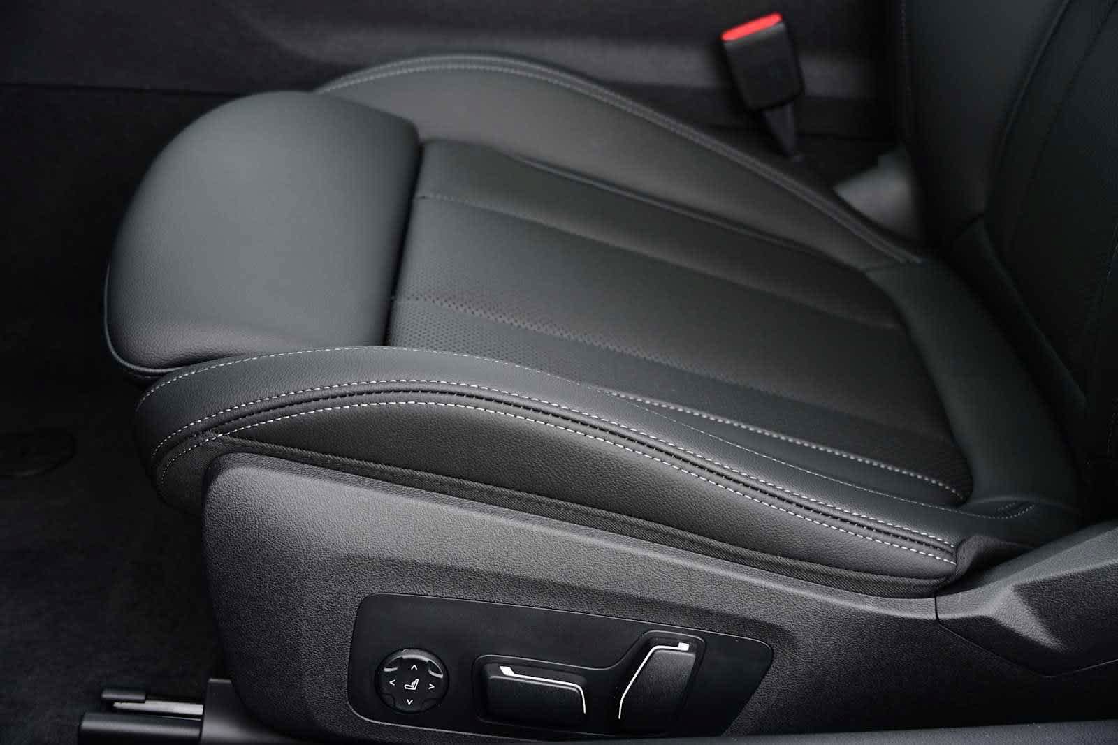 Used 2025 BMW 430i Coupe w/ M Sport Package RWD image 25