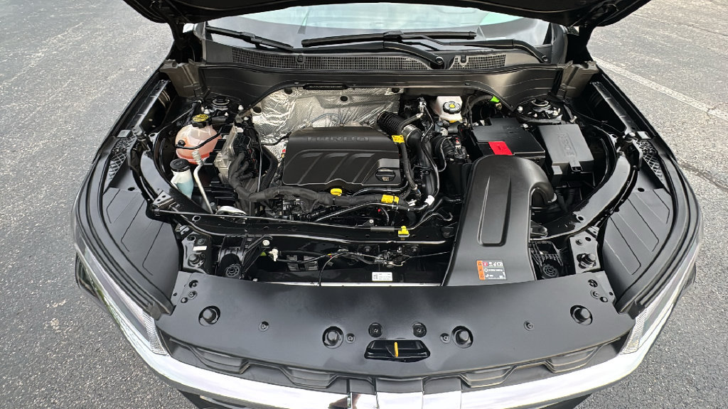 Used 2025 Chevrolet Trax LT FWD image 32