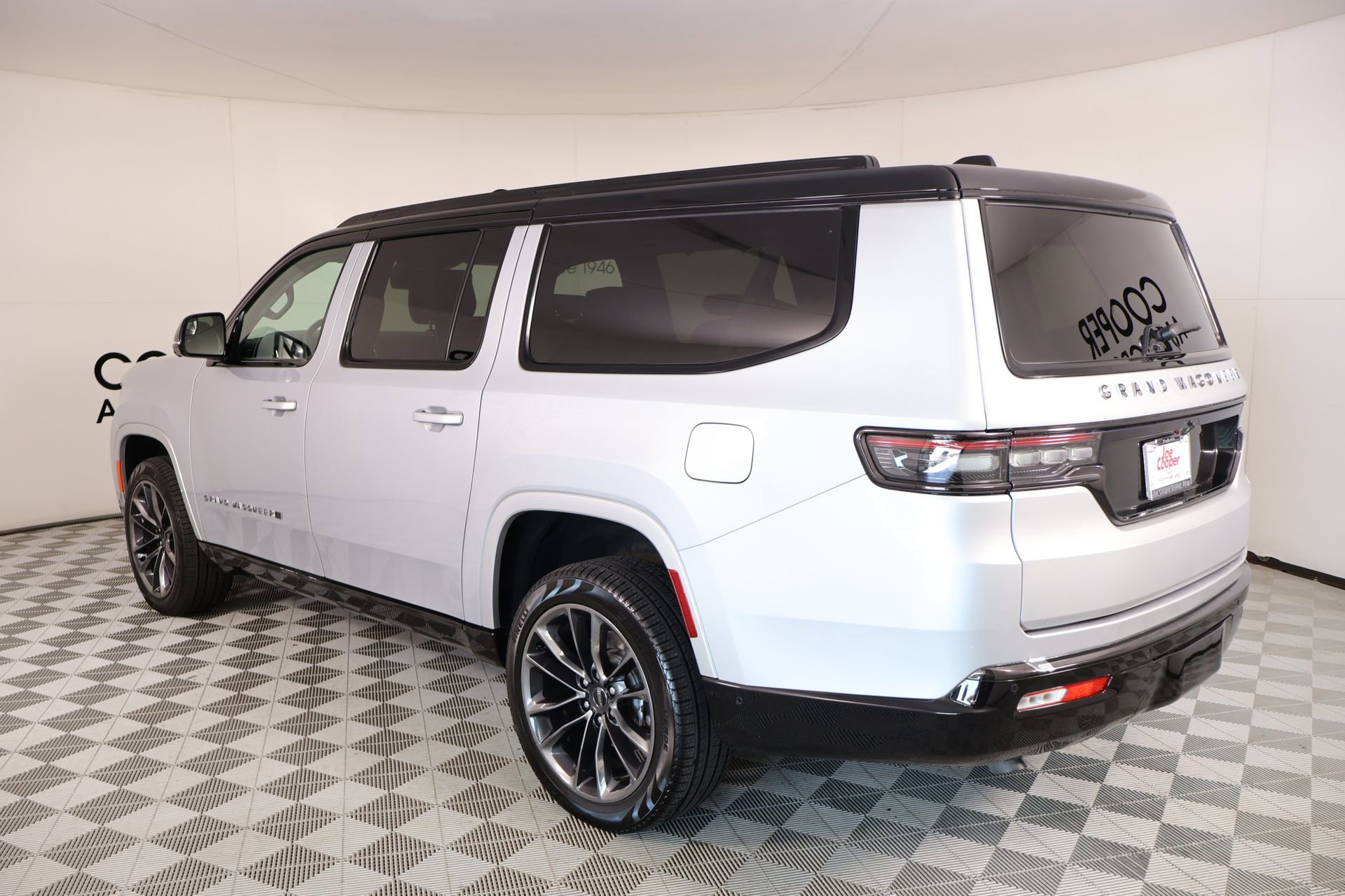 Used 2024 Jeep Grand Wagoneer L Series III w/ Rear Seat Video Group 1 image 26