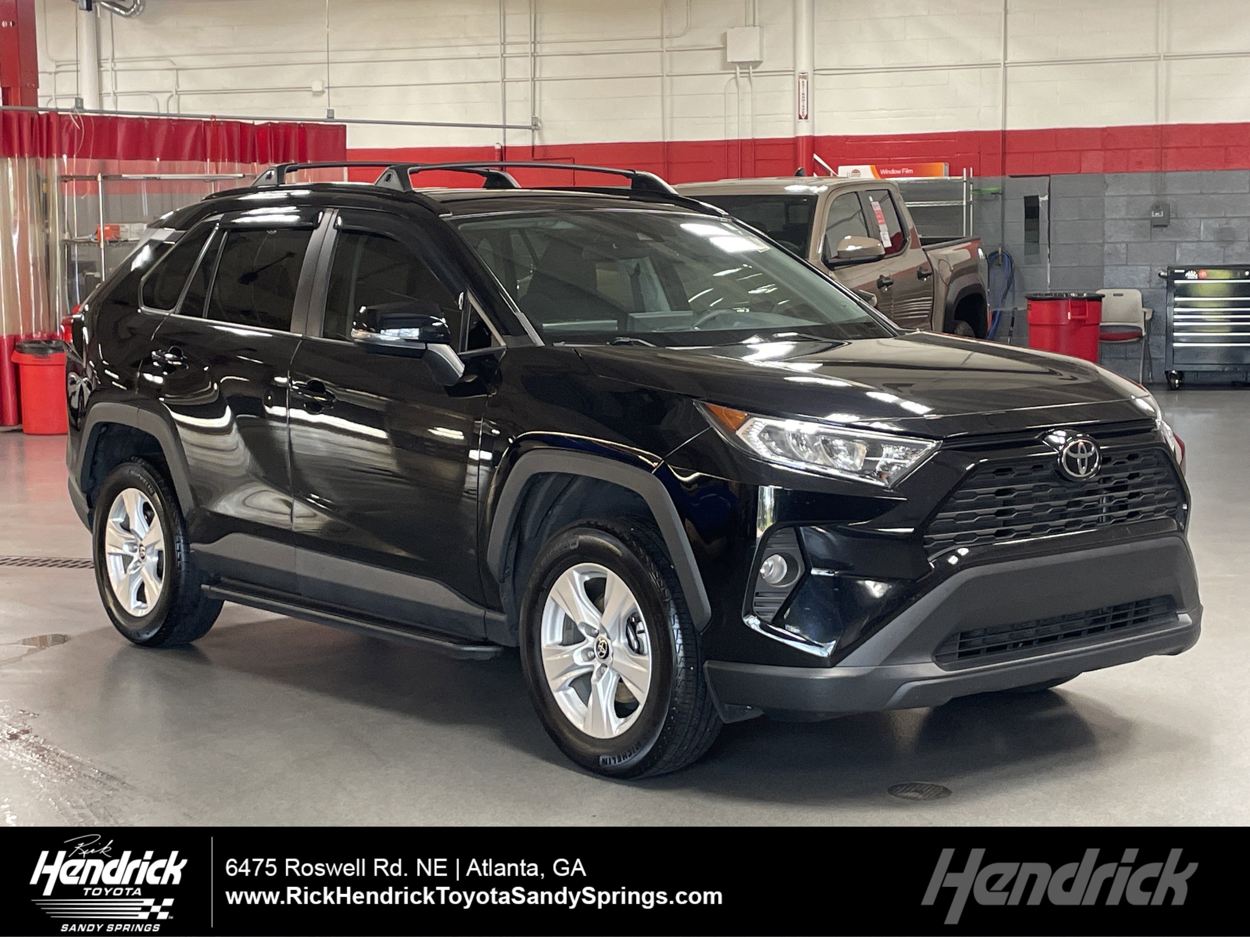 Used 2021 Toyota RAV4 XLE w/ Convenience Package FWD image 1