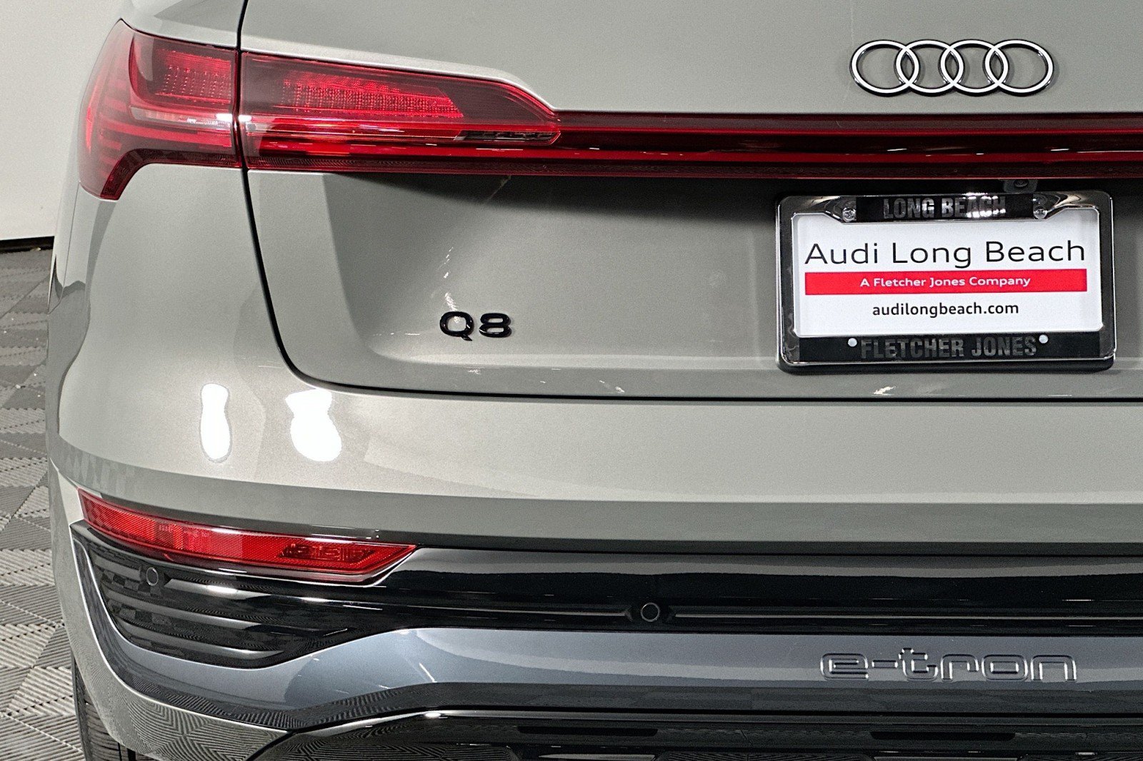 Used 2024 Audi Q8 e-tron Premium AWD/4WD image 17