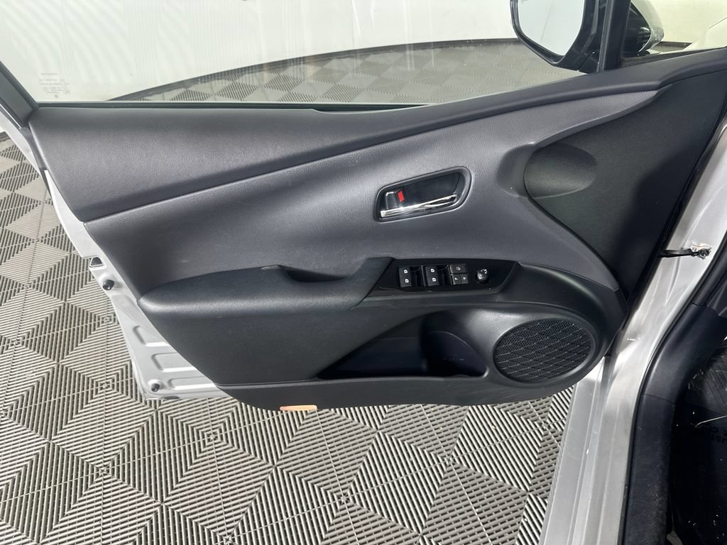 Used 2017 Toyota Prius Prime Advanced FWD image 10