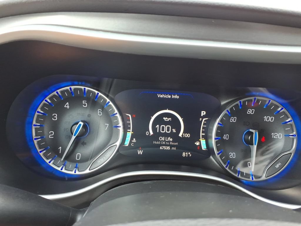 Used 2024 Chrysler Pacifica Touring-L FWD image 26