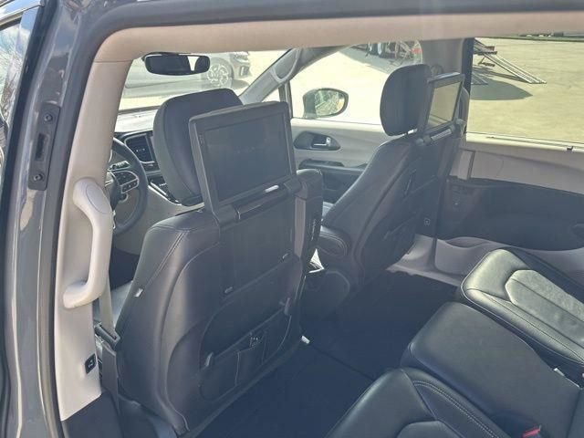 Used 2022 Chrysler Pacifica Touring-L w/ Uconnect Theater Family Group image 36