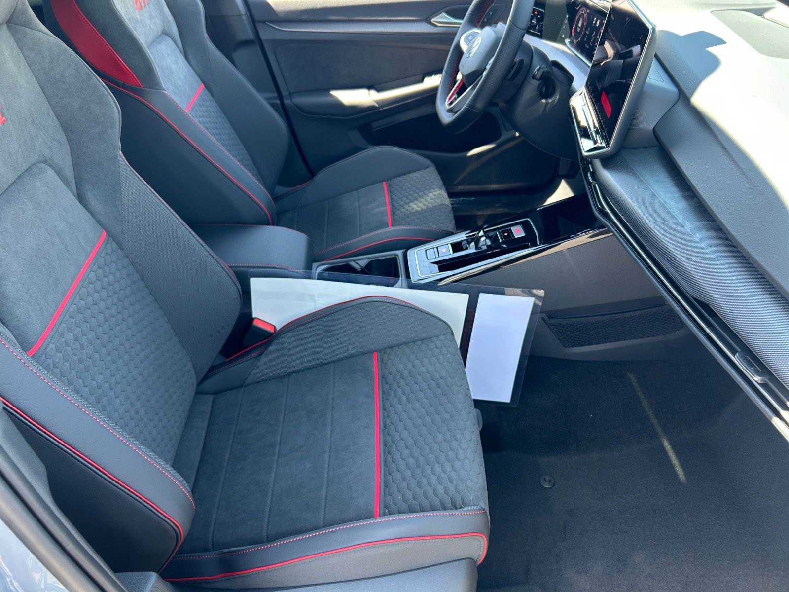New 2026 Volkswagen Golf SE FWD image 18