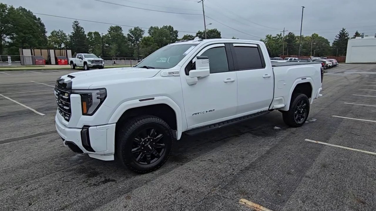 Used 2024 GMC Sierra 2500 AT4 w/ AT4 Preferred Package AWD/4WD image 4
