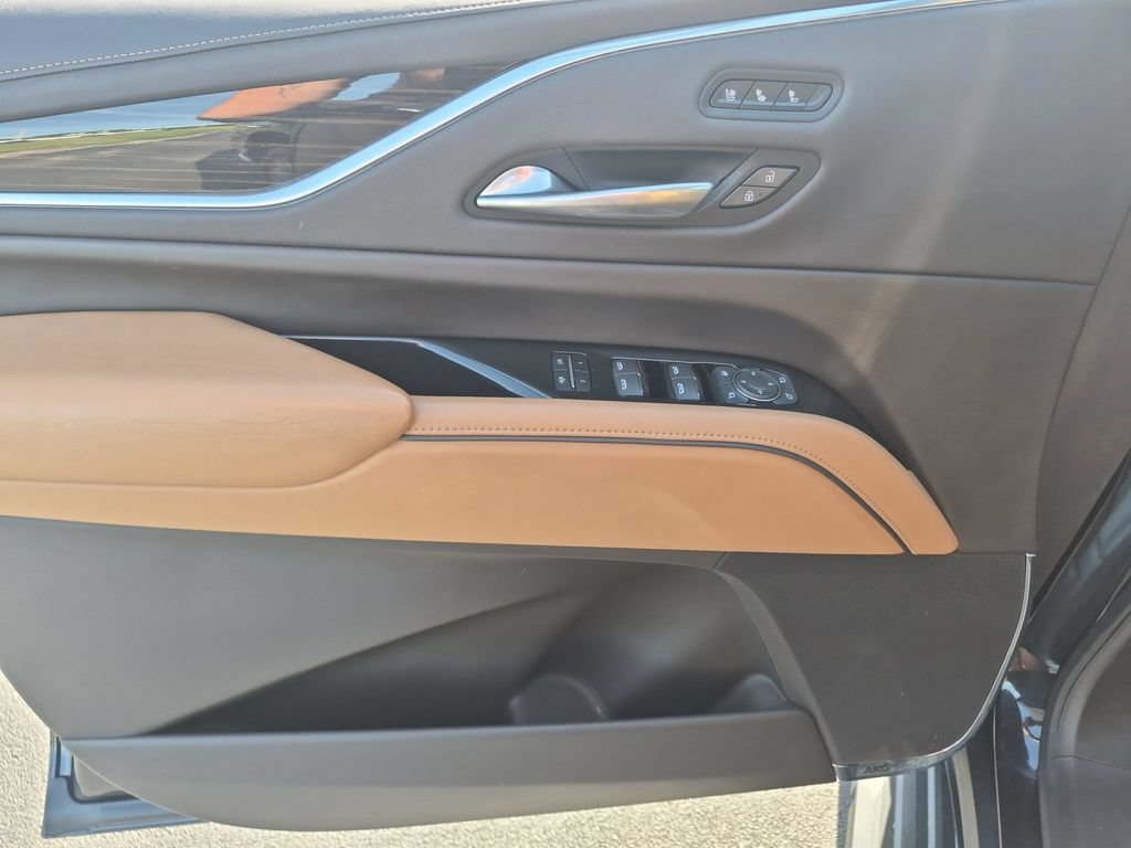 Used 2021 Cadillac Escalade Premium Luxury AWD/4WD image 10