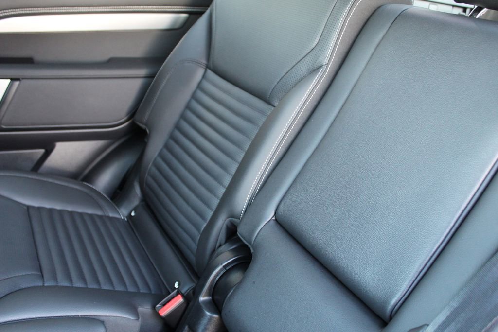 Used 2025 Land Rover Discovery Dynamic SE image 24