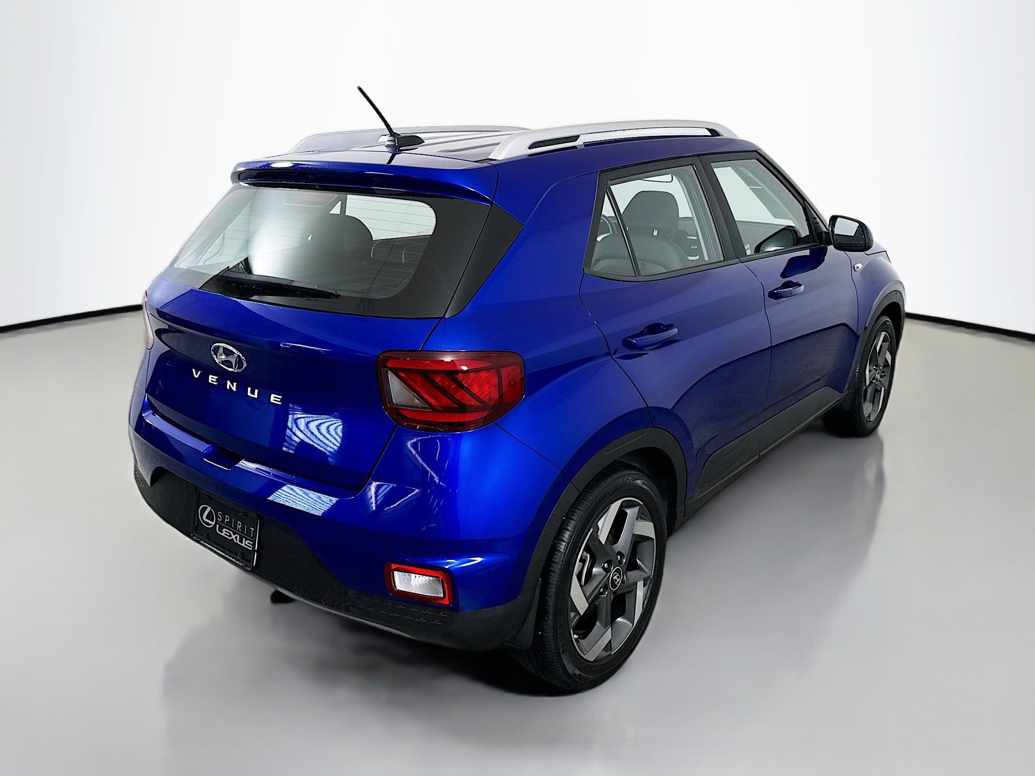 Used 2023 Hyundai Venue Limited image 7