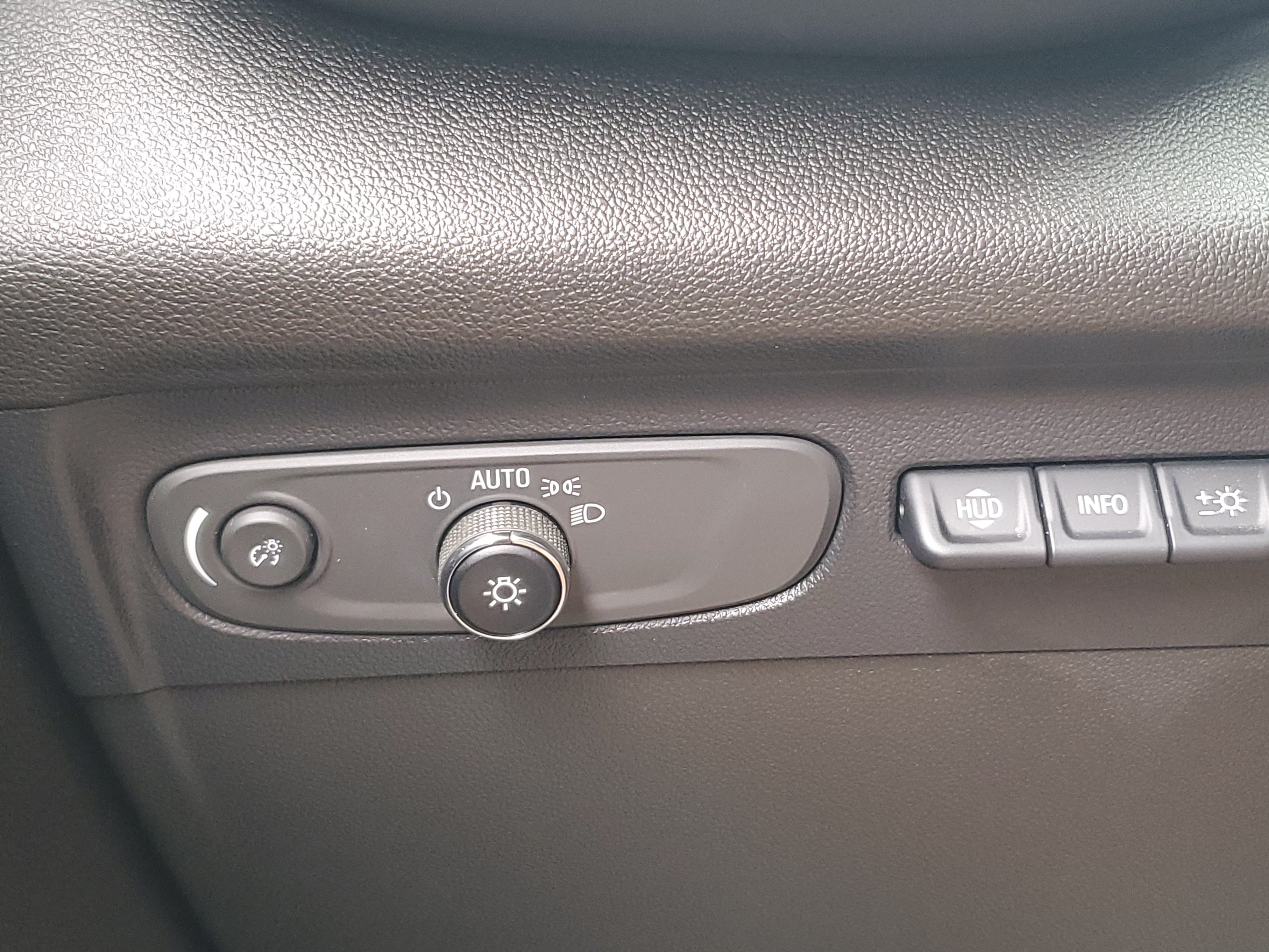 Used 2022 Buick Envision Essence w/ Technology Package I FWD image 33