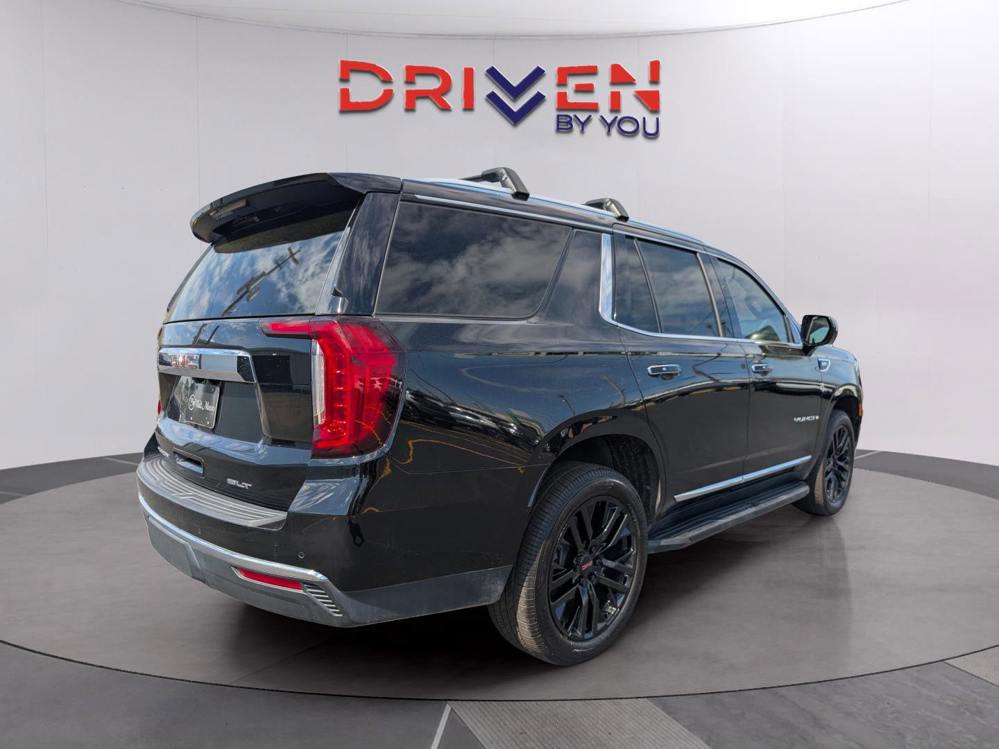 Used 2023 GMC Yukon SLT RWD image 5
