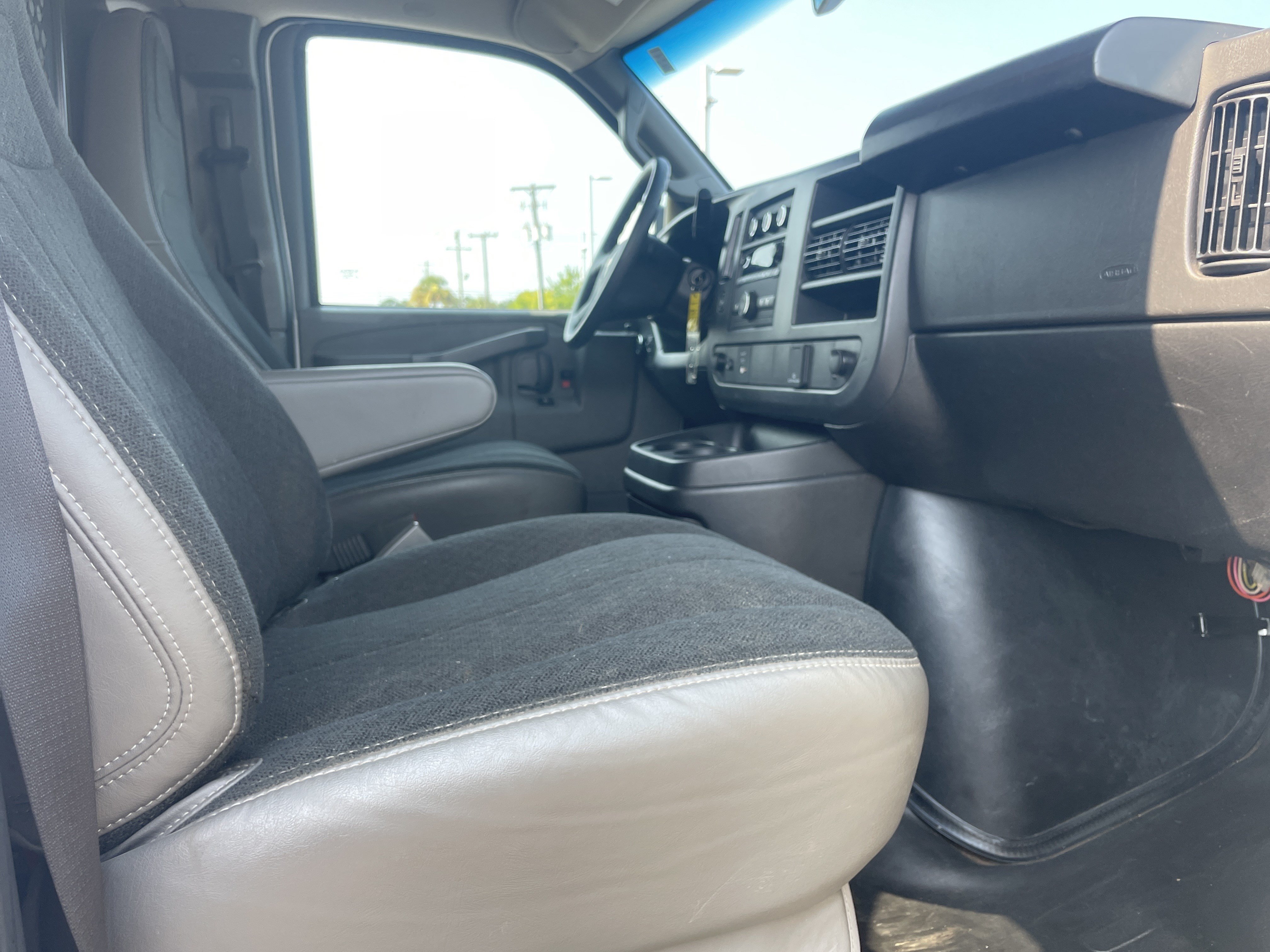 Used 2025 Chevrolet Express 2500 w/ Driver Convenience Package RWD image 27