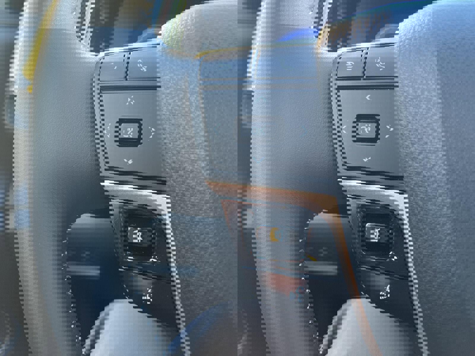 Used 2025 Toyota Crown Signia Limited w/ Advanced Technology Package image 23