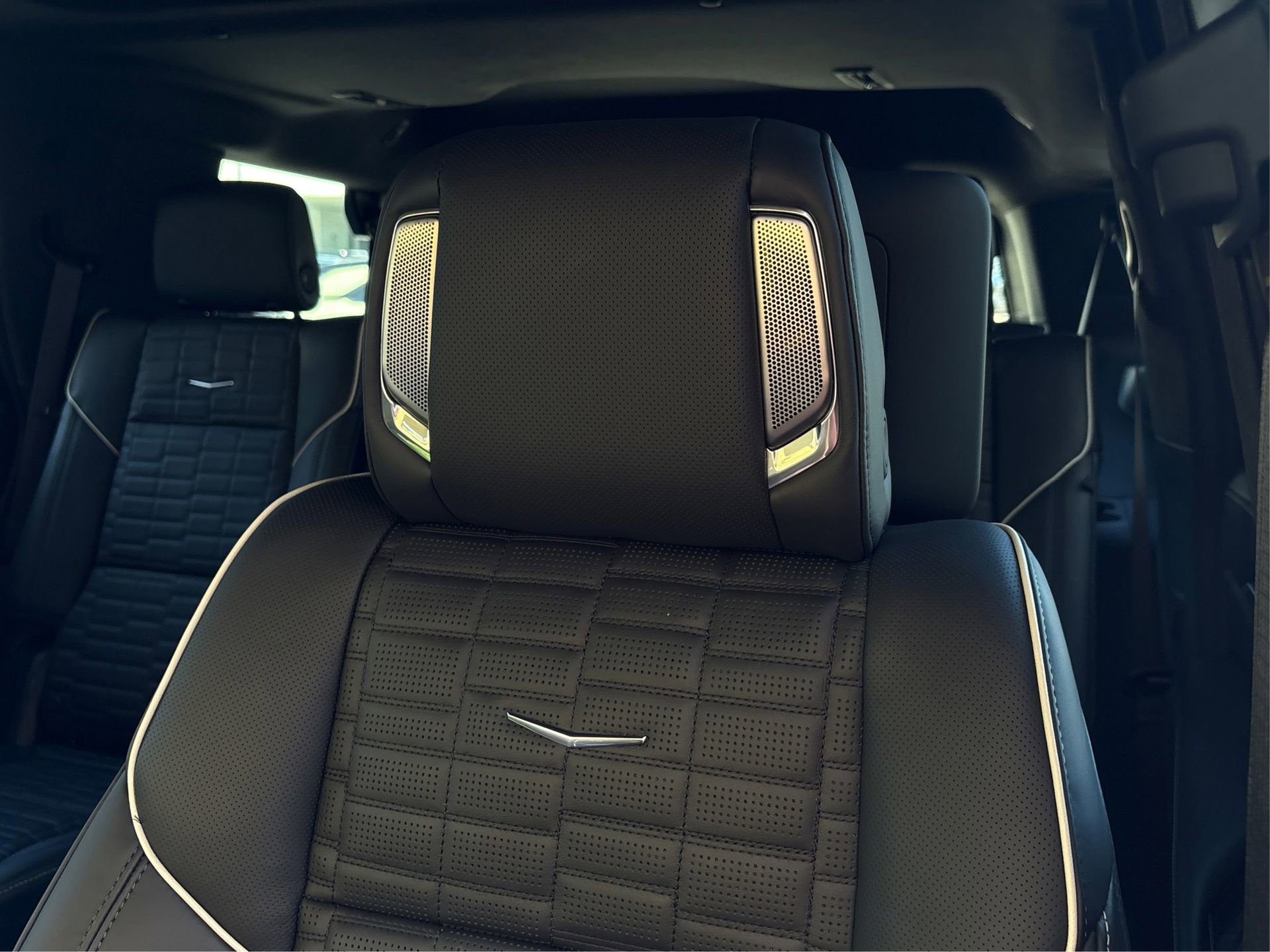 New 2026 Cadillac Escalade Platinum Sport w/ LPO, ONYX Package AWD/4WD image 31