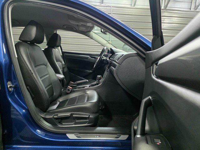 Used 2017 Volkswagen Passat 1.8T R-Line image 14