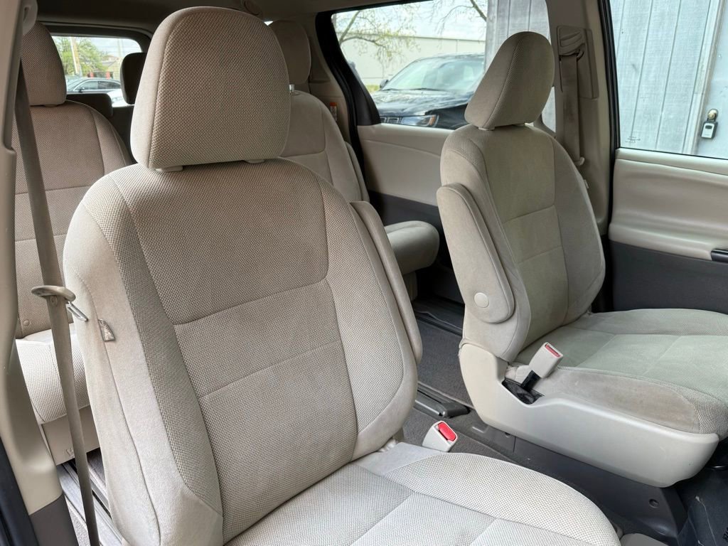 Used 2020 Toyota Sienna L FWD image 22