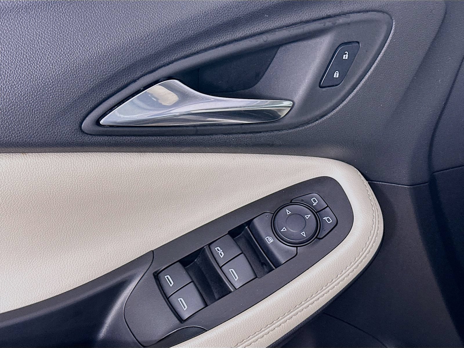Used 2023 Buick Encore GX Preferred w/ Cold Weather Comfort Package FWD image 16