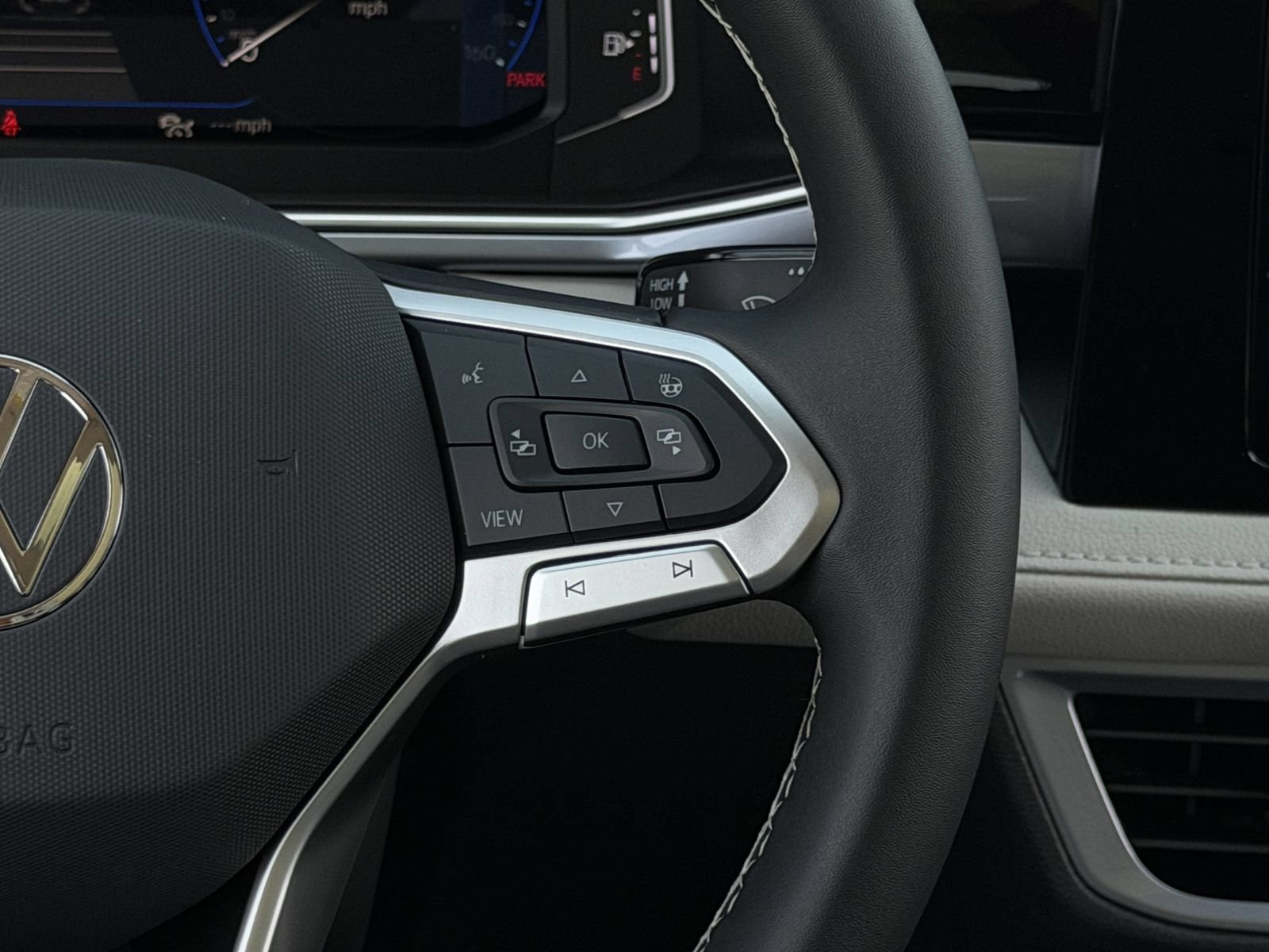 New 2026 Volkswagen Taos SEL AWD/4WD image 17