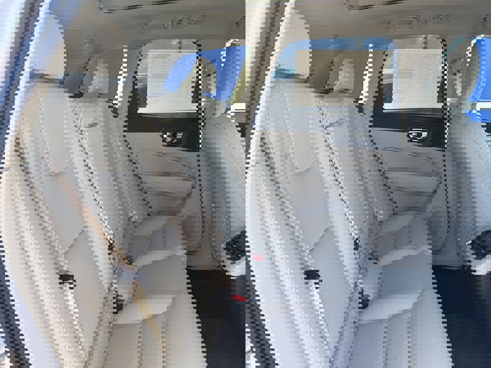 New 2026 Volvo XC60 B5 Ultra w/ Climate Package image 13