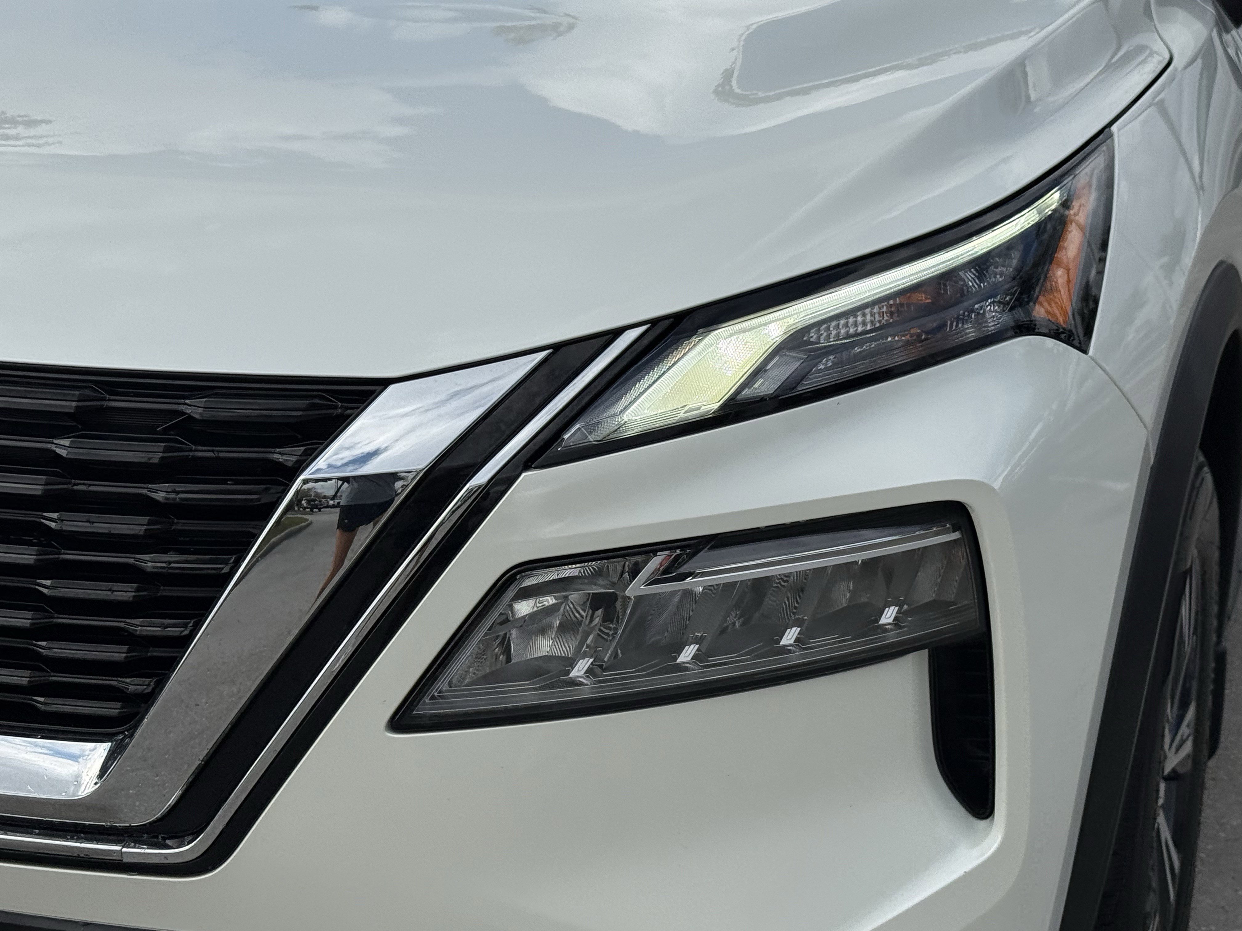 Used 2021 Nissan Rogue SV image 11