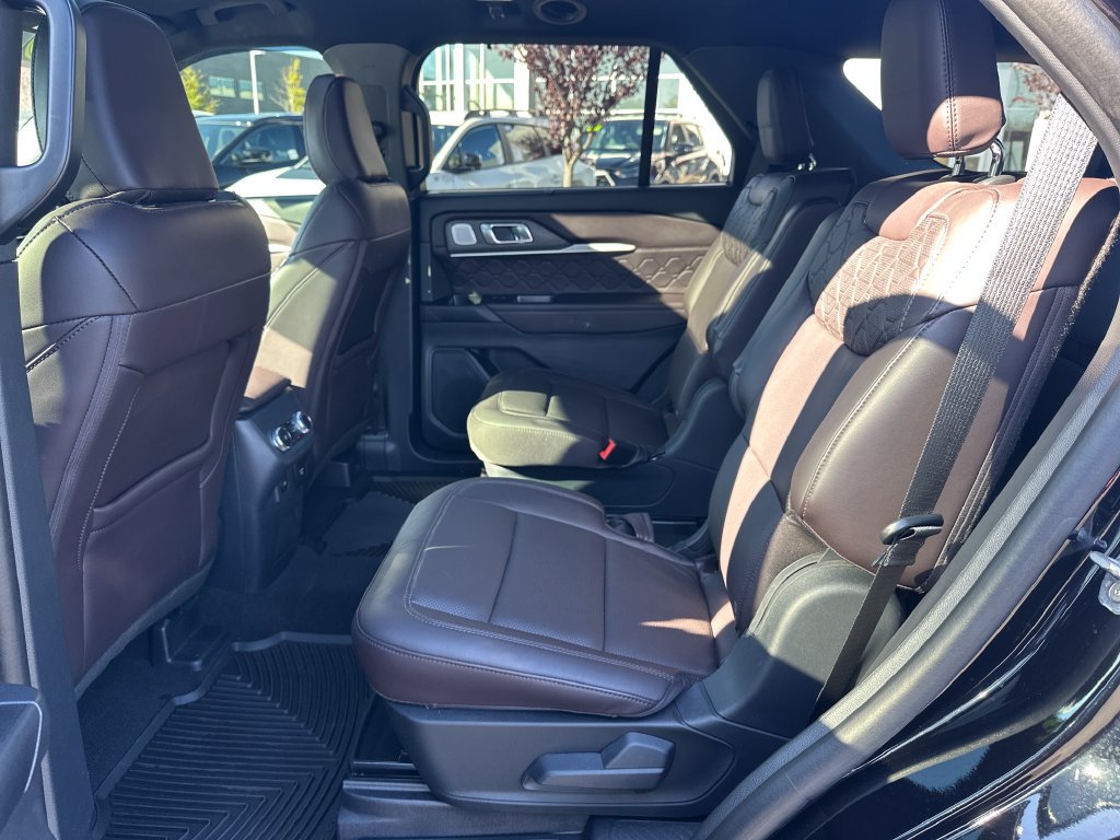 Used 2025 Ford Explorer Platinum w/ Ultimate Package AWD/4WD image 14
