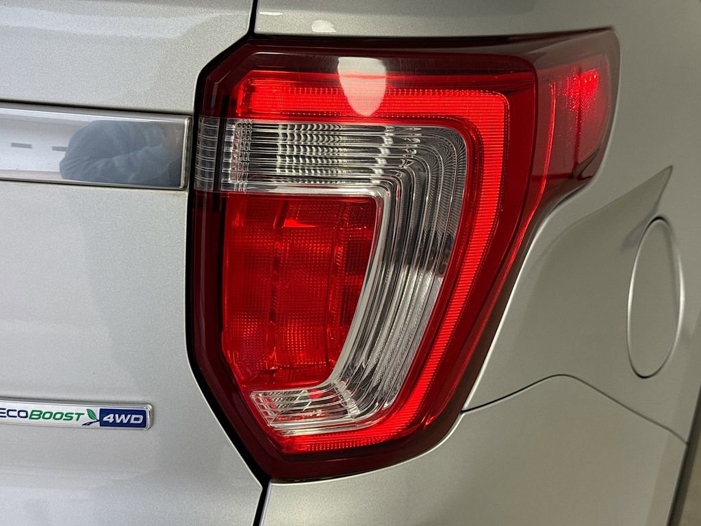 Used 2016 Ford Explorer Platinum image 34
