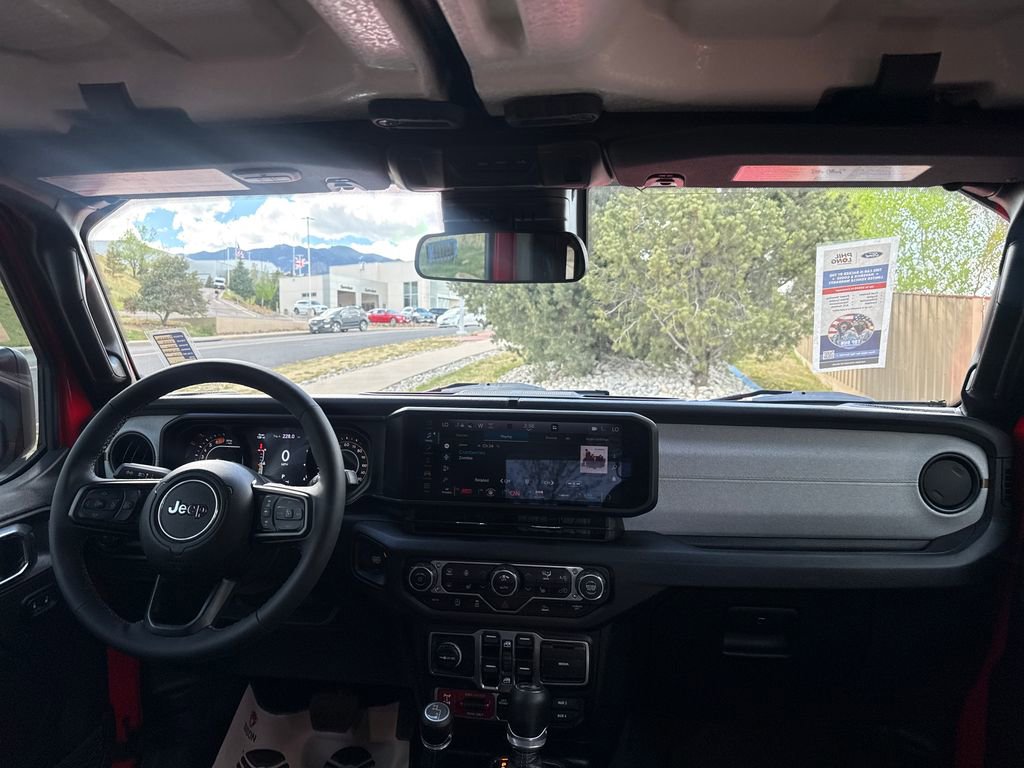Used 2025 Jeep Wrangler Willys image 27
