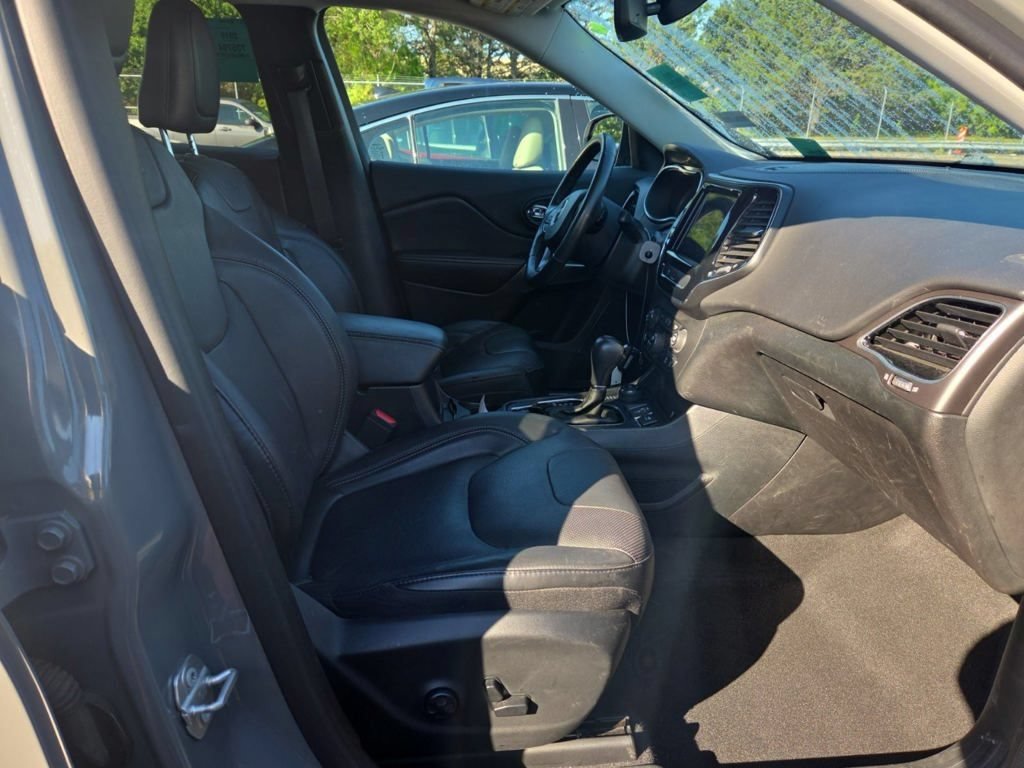 Used 2019 Jeep Cherokee Limited AWD/4WD image 16