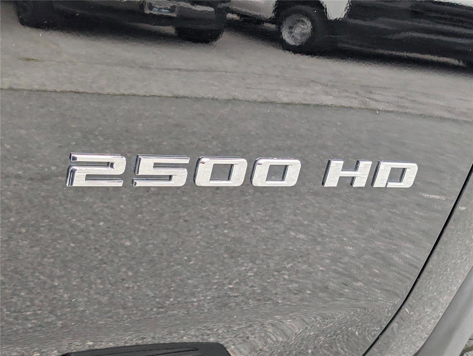 Used 2022 Chevrolet Silverado 2500 Custom w/ Custom Value Package image 9